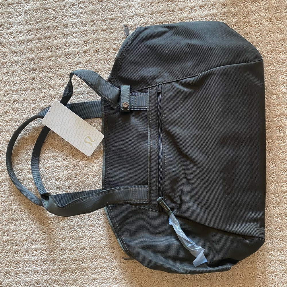 New Luluemon free to be tote bag olive green